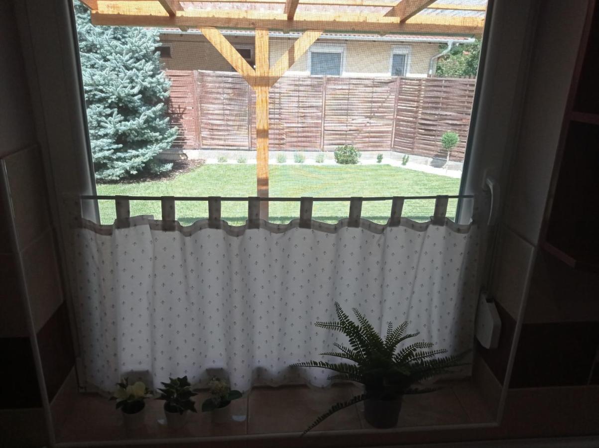 Budapest Airport Apartment ภายนอก รูปภาพ
