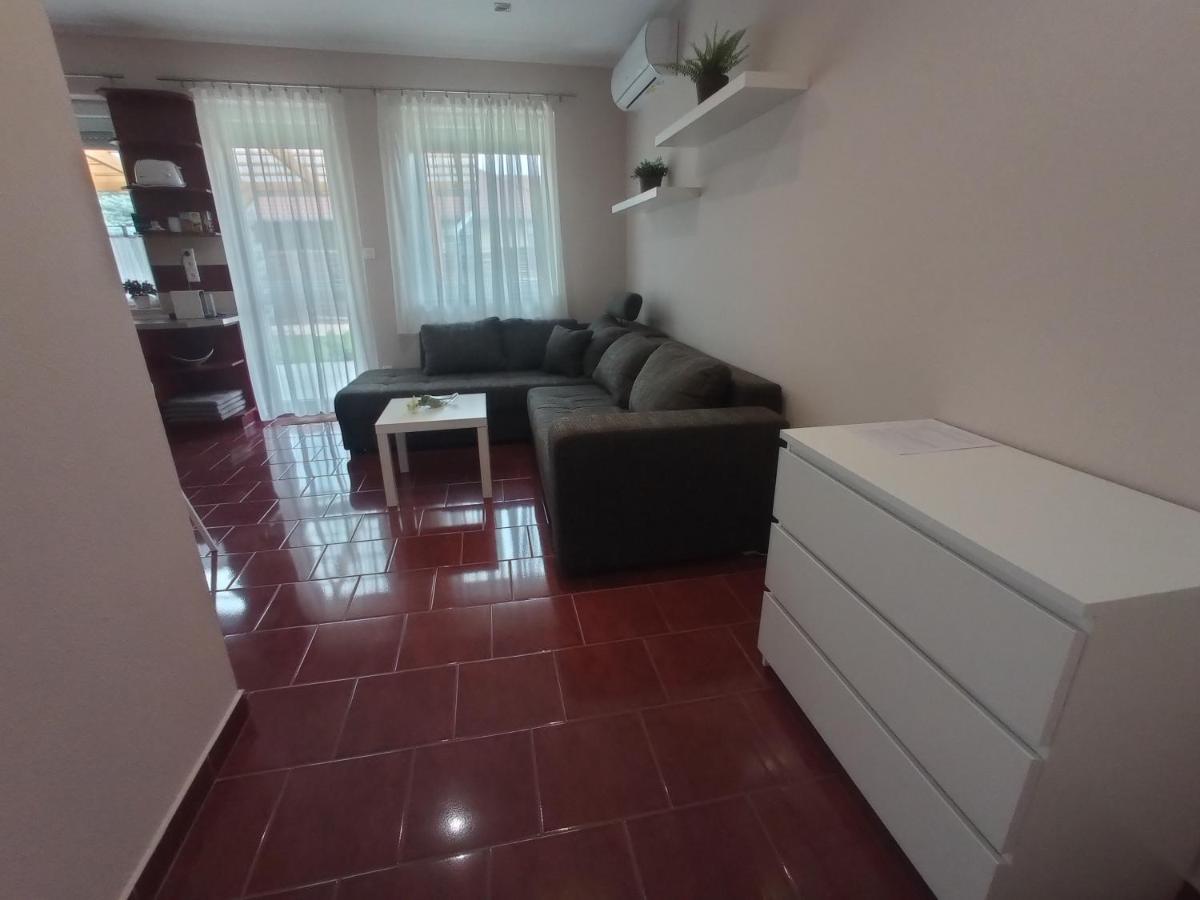 Budapest Airport Apartment ภายนอก รูปภาพ